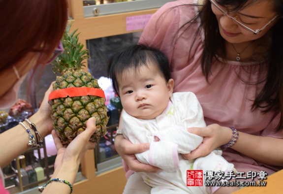 蕭寶寶(新北永和區嬰兒寶寶滿月剃頭理髮、免費嬰兒剃胎毛儀式吉祥話)。中國風會場，爸媽寶貝免費穿「日中韓」古裝禮服。專業拍照、DVD光碟、證書。★購買「臍帶章、肚臍章、胎毛筆刷印章」贈送：剃頭、收涎、抓周，三選一。 2015.09.26 照片16